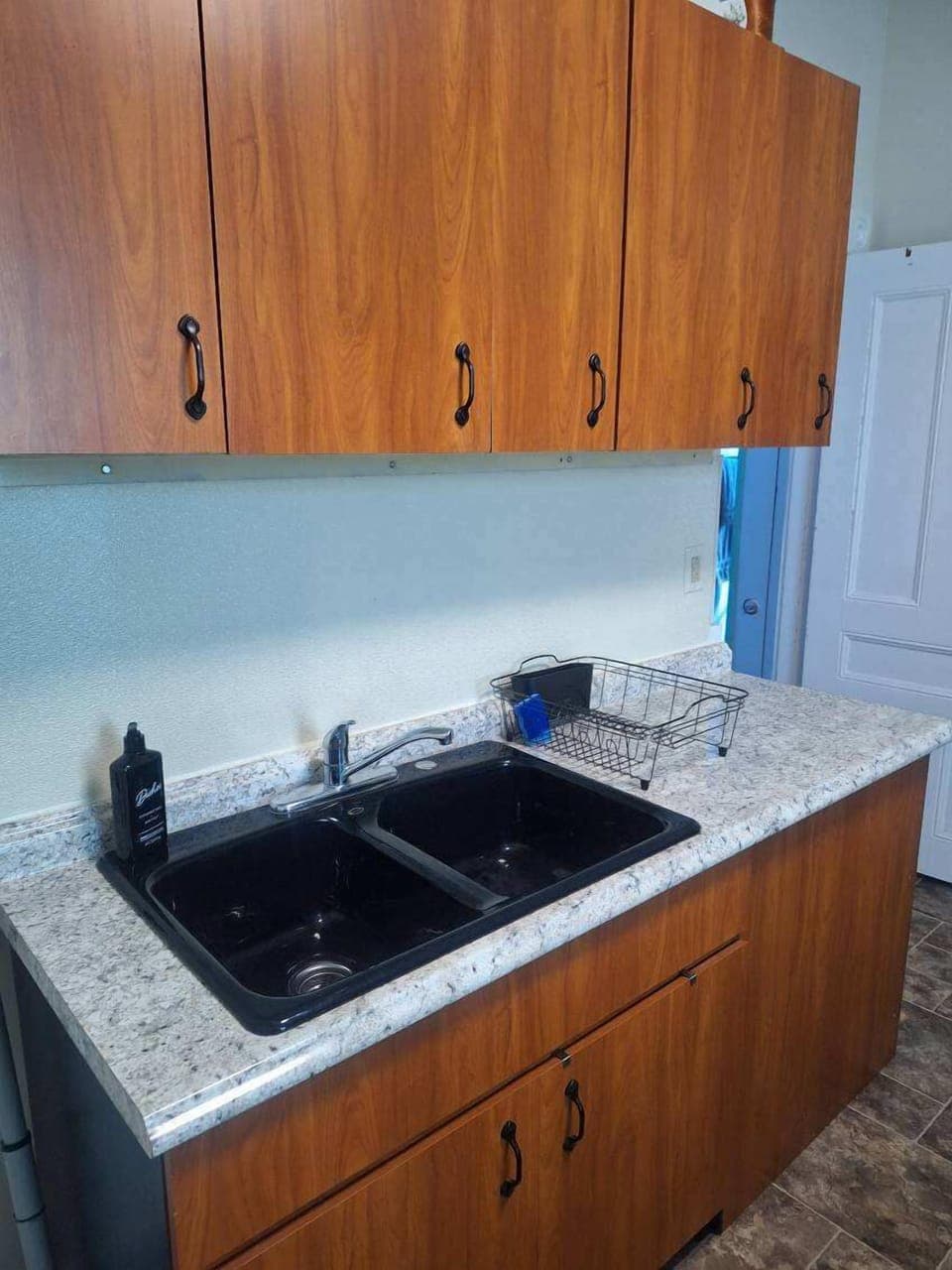 Porcelain sink