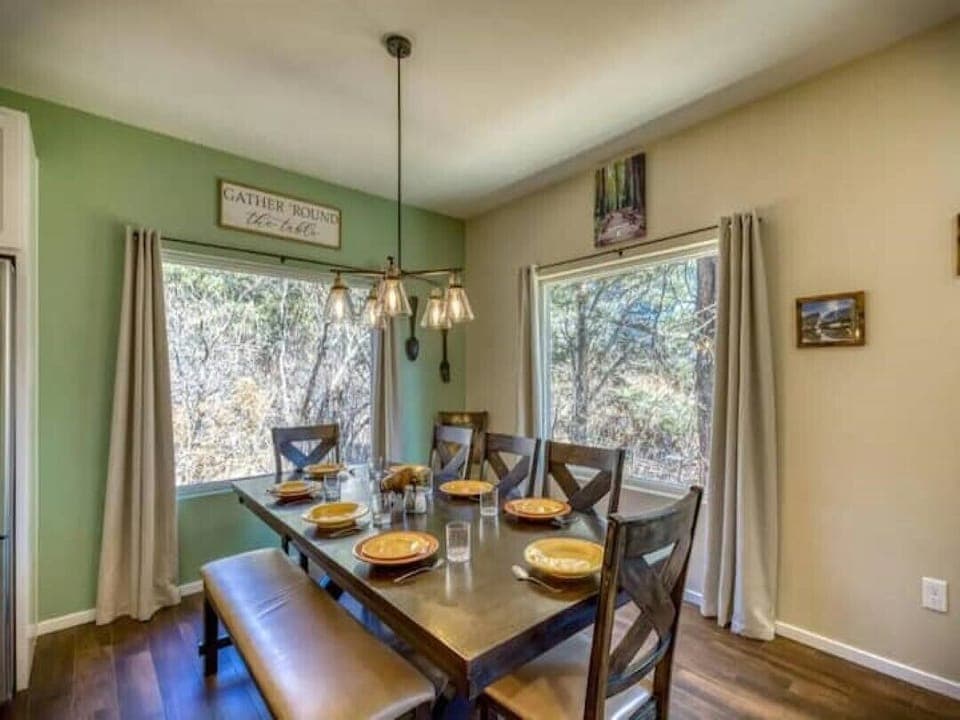 Upstairs Dining 