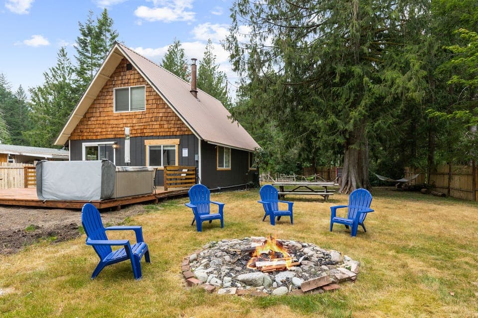 SO many amenities: fenced yard, hot tub, fire pit, wifi, new remodel!