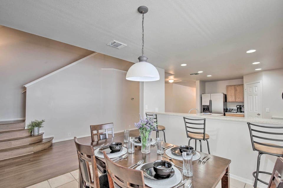Dining Area | Dishware/Flatware Provided | 1st Floor