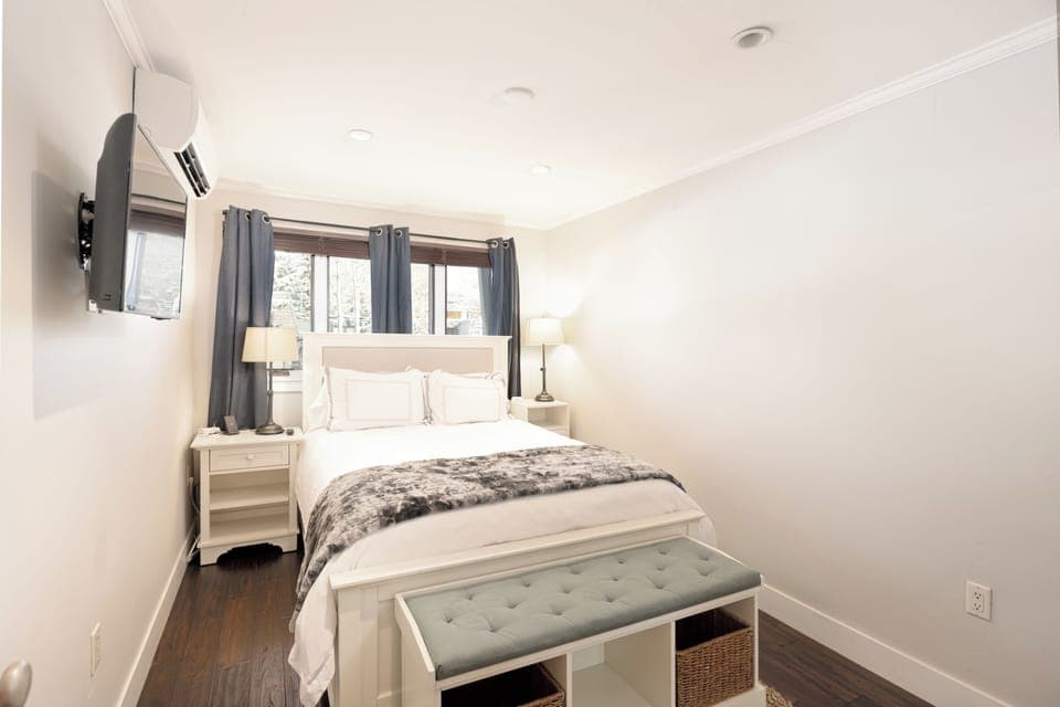 Second bedroom