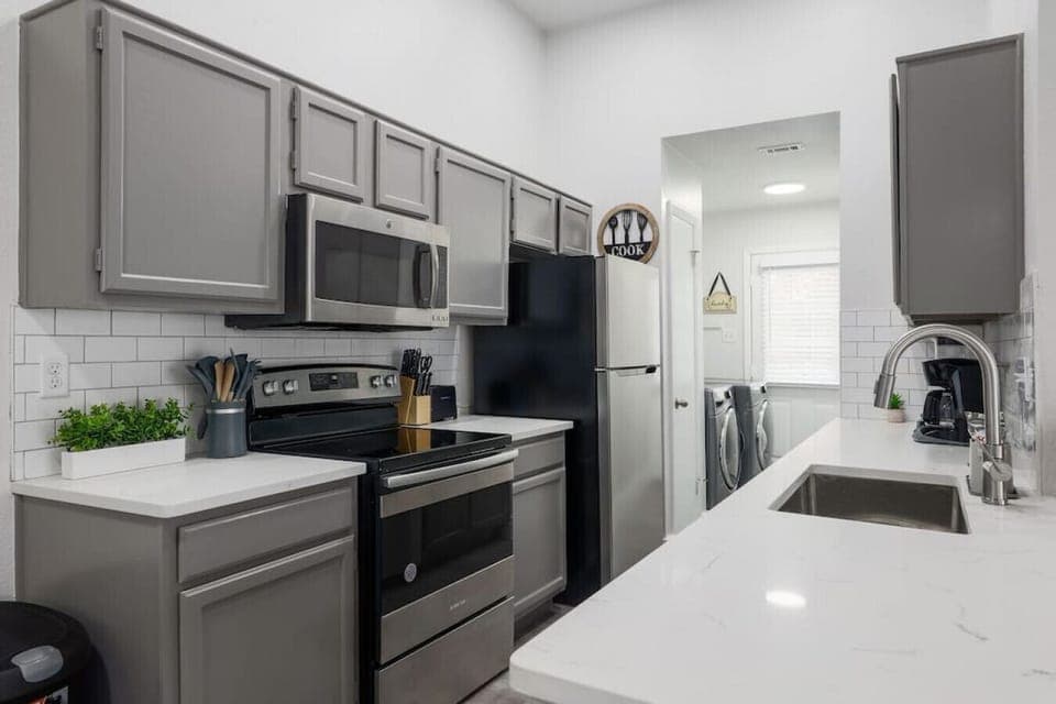 Kitchen w/Stainless Steel Appliances