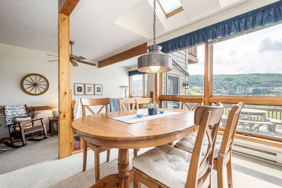 Ski Harbor 14 Dining Room