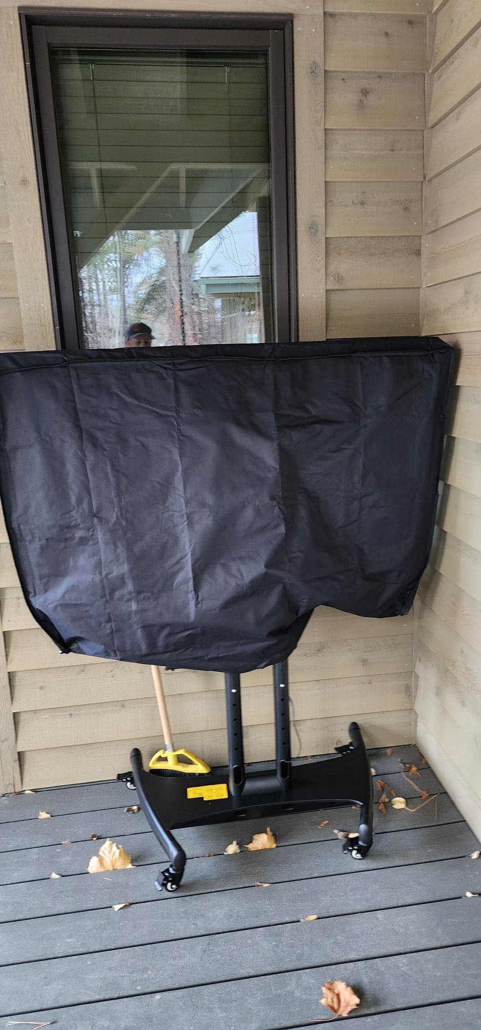 Outdoor mobile 55" Smart TV