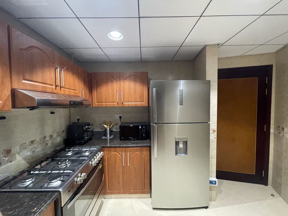 Fully equipped kitchen.