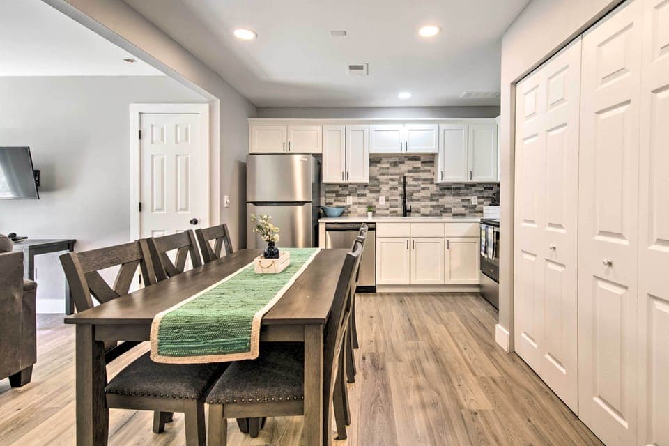 Dining Area | Dishware & Flatware Provided