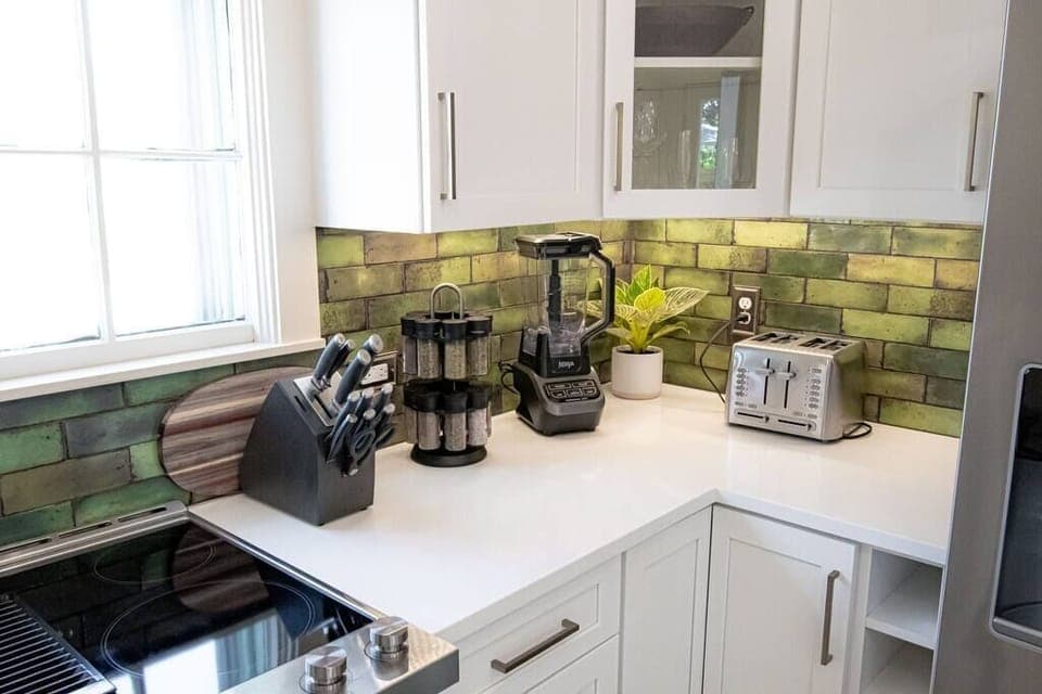 The kitchen is fully equipped with everything you need to cook, bake, and enjoy meals at home with ease. 🍳🏡