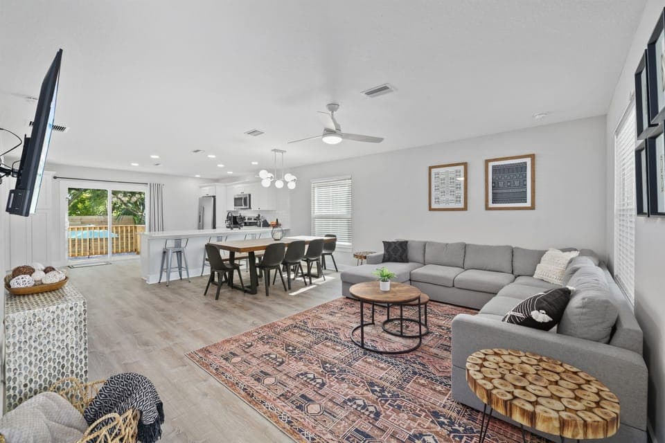Coastal living spaces designed for relaxing beach stays