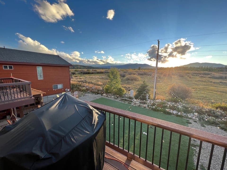 Stunning westward views of Byer's Peak