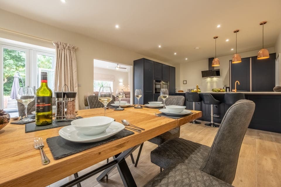 Ground floor: Looking back towards the kitchen