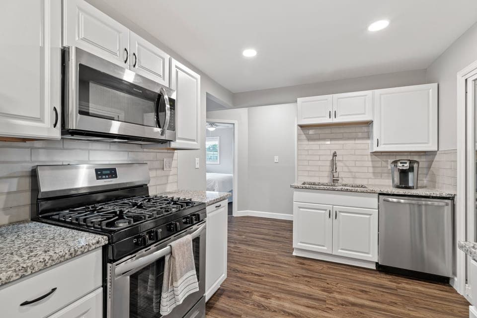 OVERSIZED KITCHEN 