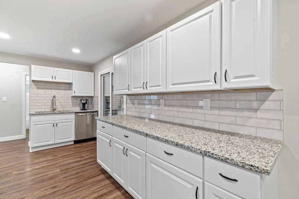 OVERSIZED KITCHEN
