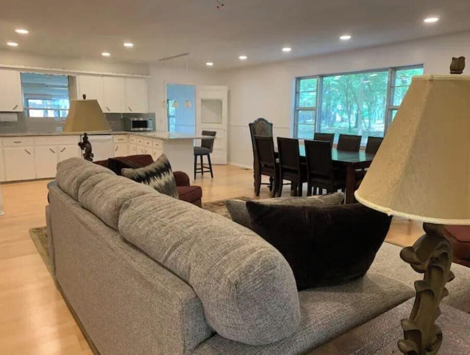 You will enjoy our large open room for everyone to gather. 