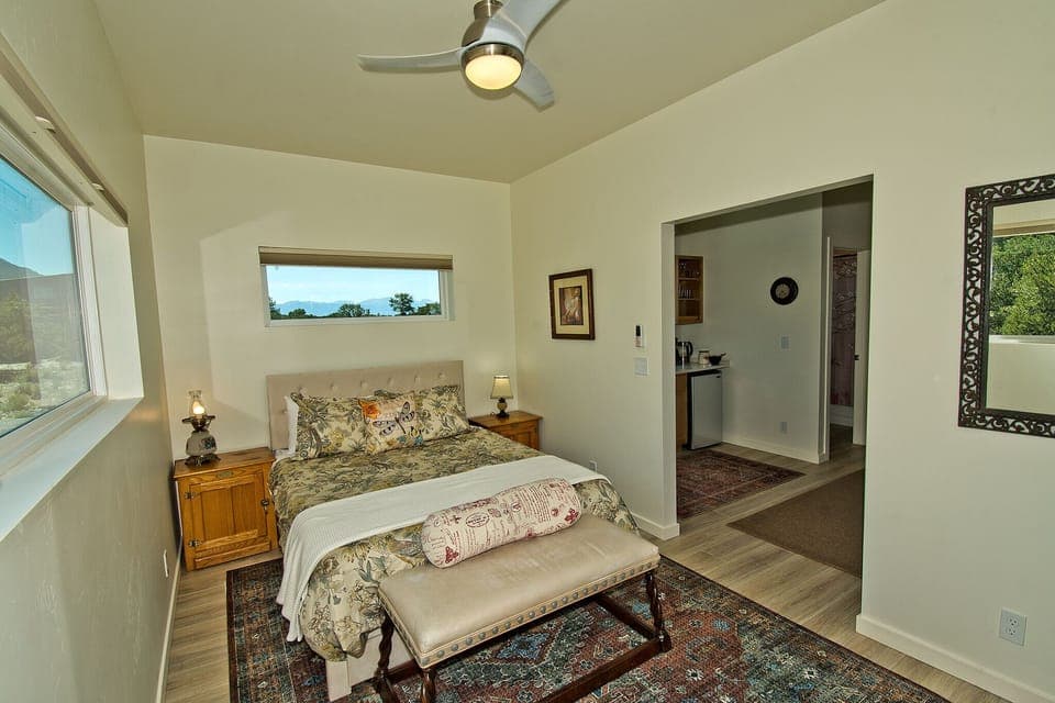 Bedroom with Queen Bed 