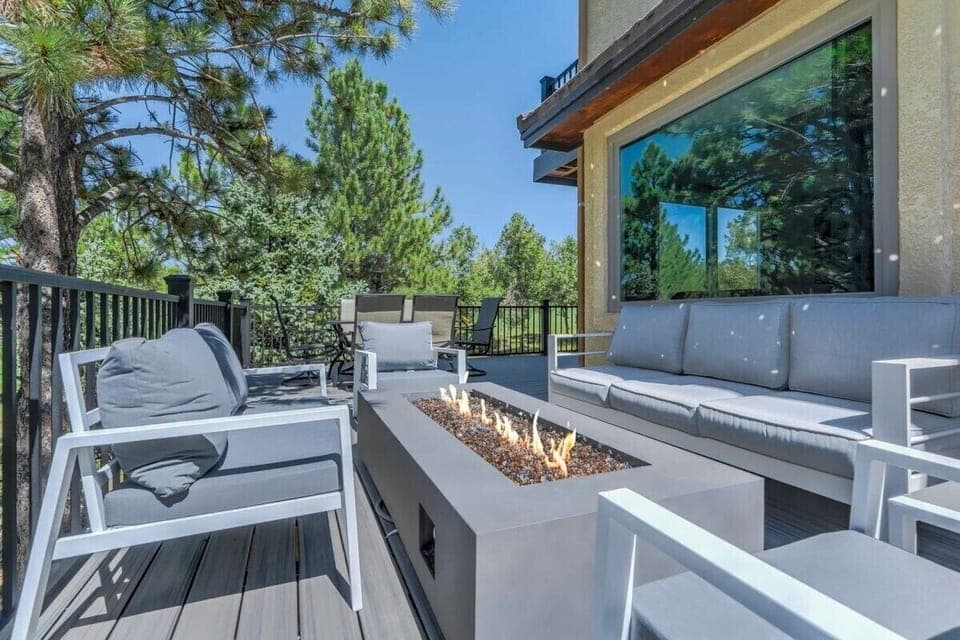 Embrace Cozy Evenings! Ignite the Firepit and Bid Farewell to Cold Nights. Enjoy Warmth and Comfort All Around!