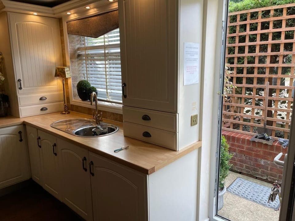 KITCHEN WITH ALL AMENITIES PROVIDED, ALL UTESILS & CROCKERY, 6 RING GAS COVER