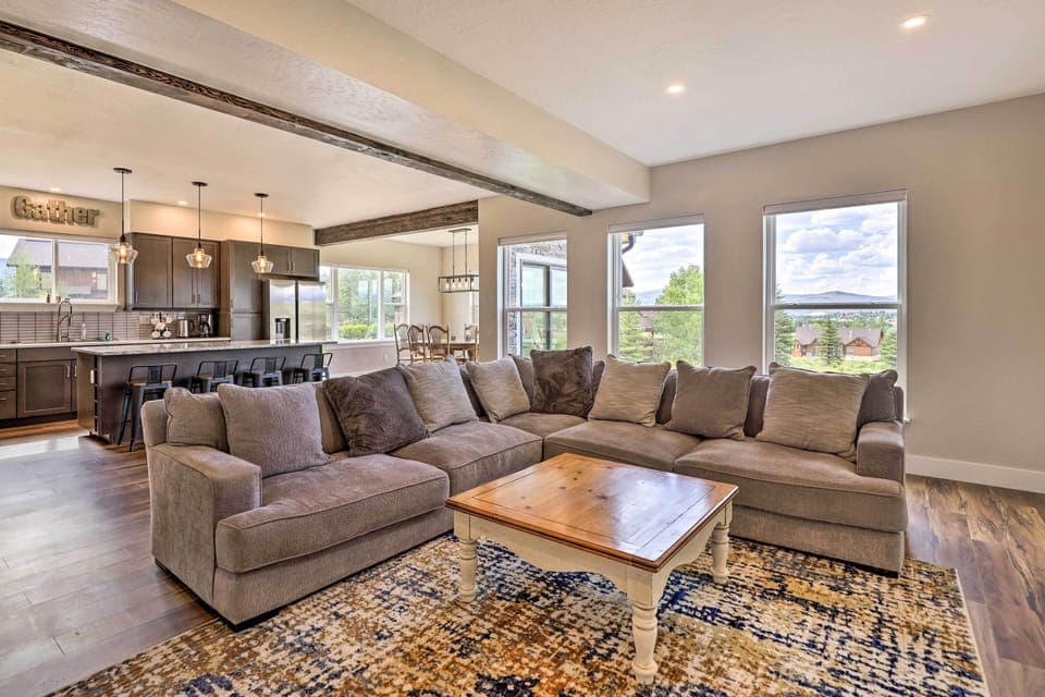 Living Area | Free WiFi | Open Layout