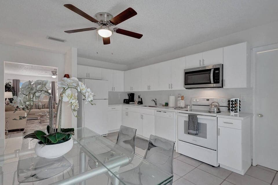 Fully Equipped Kitchen!