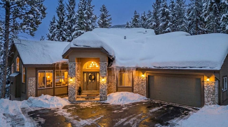 An exterior view of this stunning 6-bedroom home located in Blue River near the Goose Pasture Tarn.