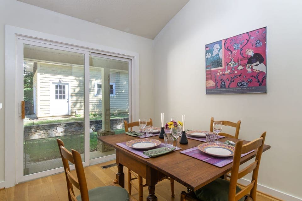 Dining area with seating for 4.
