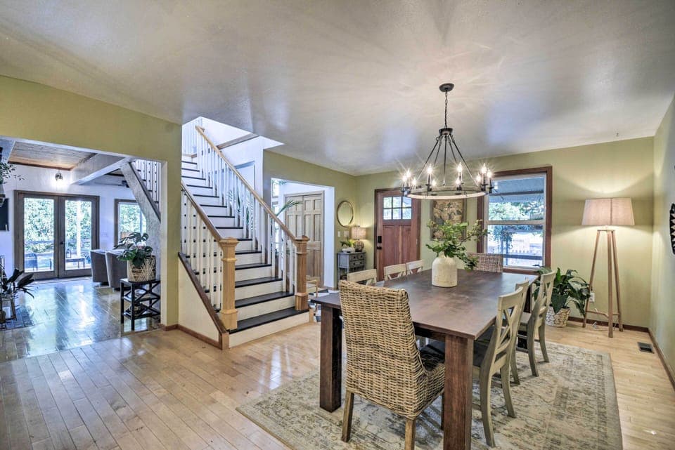 Dining Area | Dishware/Flatware
