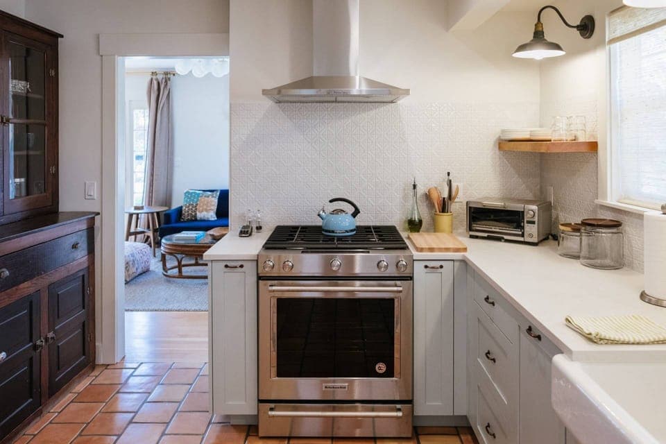 Cook delicious meals for breakfast, lunch, and dinner in this fully equipped kitchen. We suggest grabbing some ingredients from a local farm.