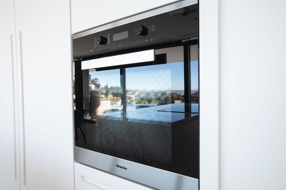 all its devices are of the Miele brand (3)