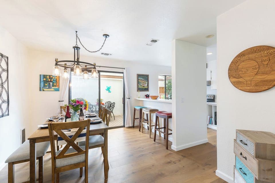 Kitchen dining