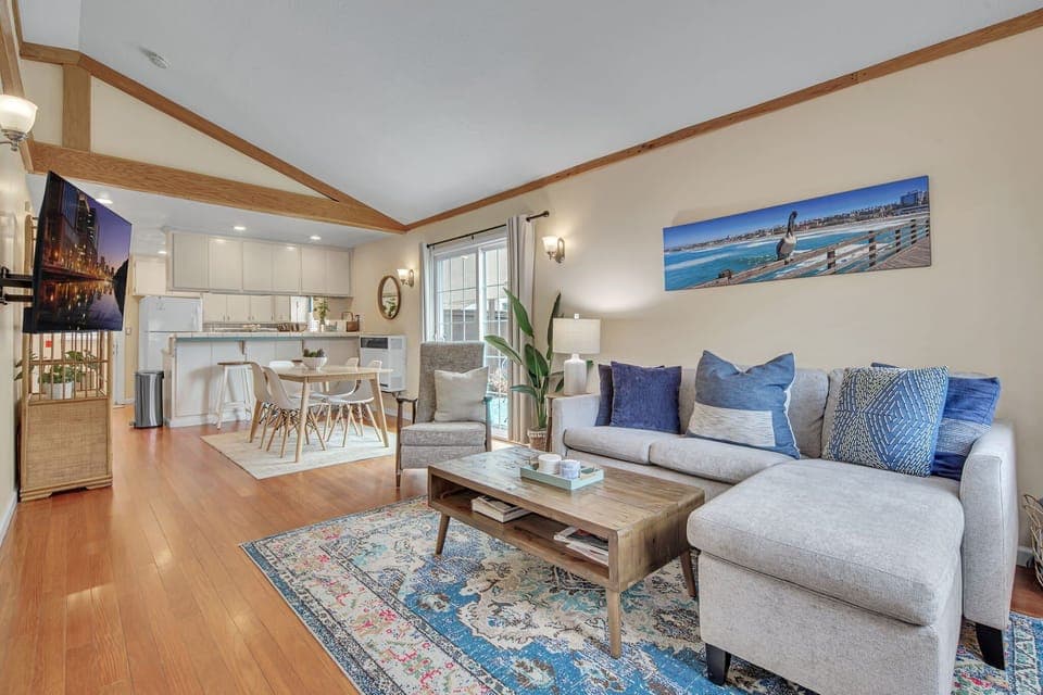 Open floor plan, all living areas connected