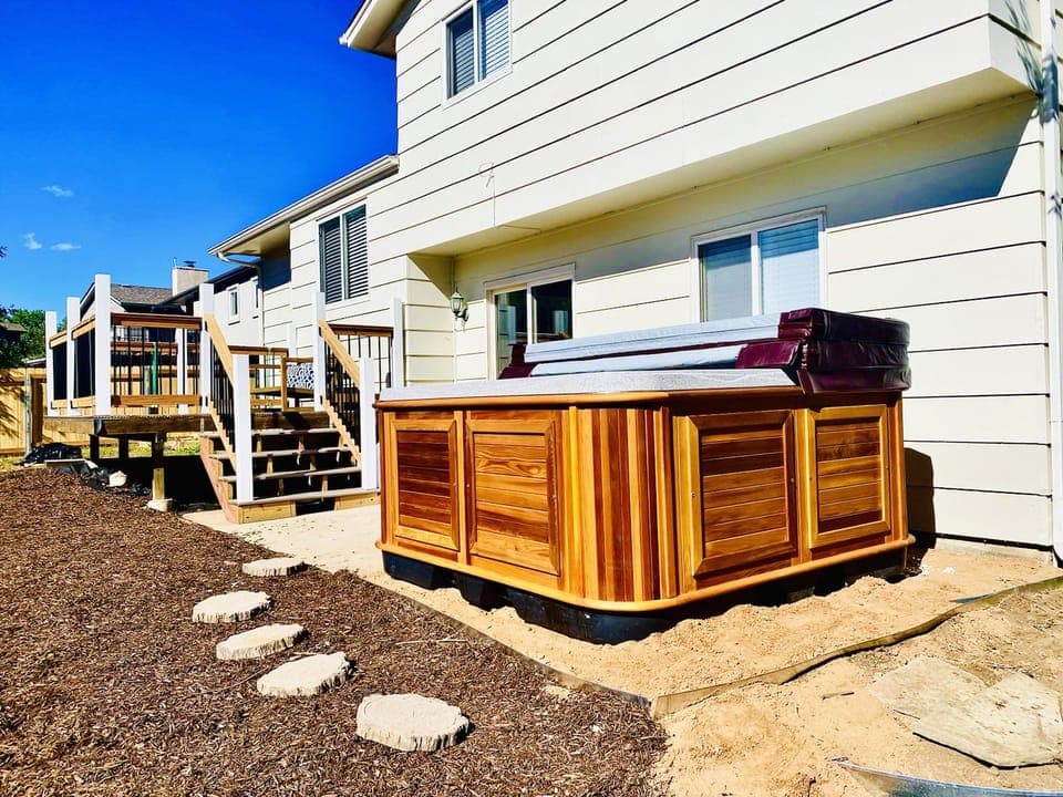 Outdoor spa tub