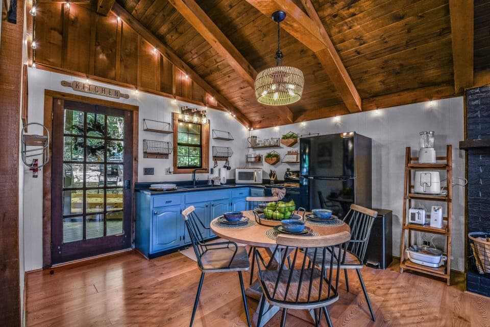 Hardwood, Indoors, Floor, Flooring, Dining Table