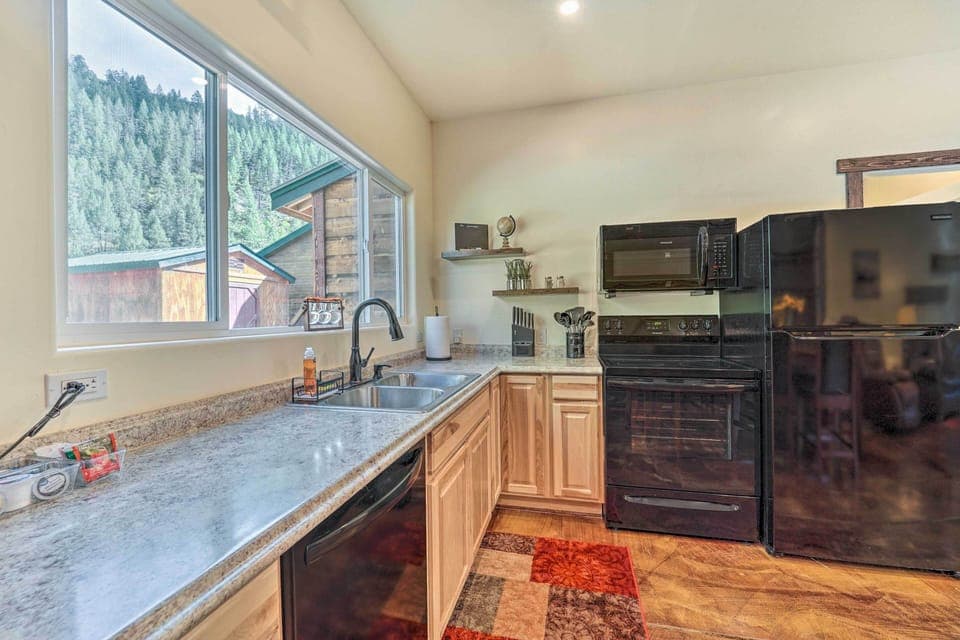 Kitchen | Keurig Coffee Maker | Blender | Crockpot | Toaster