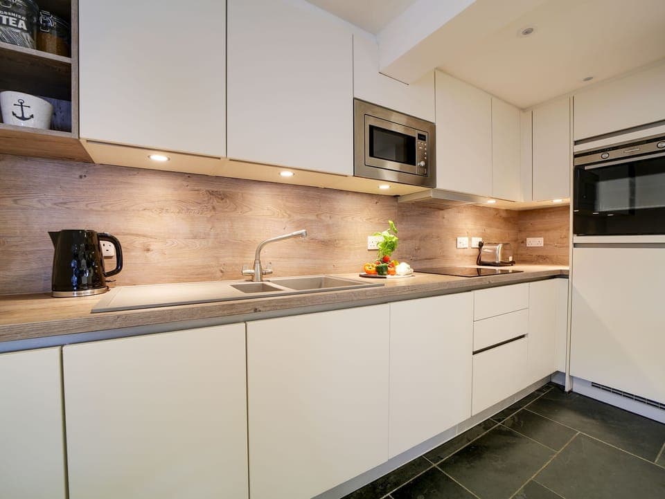 Modern, well equipped kitchen