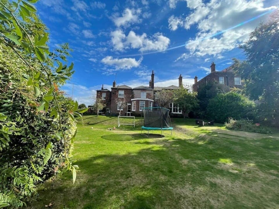 View of the house from the parking area. 