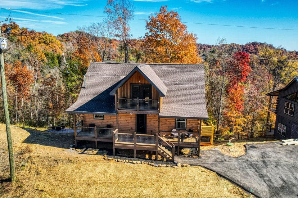 Experience fall foliage like never before — from your private cabin in the Smoky Mountains.