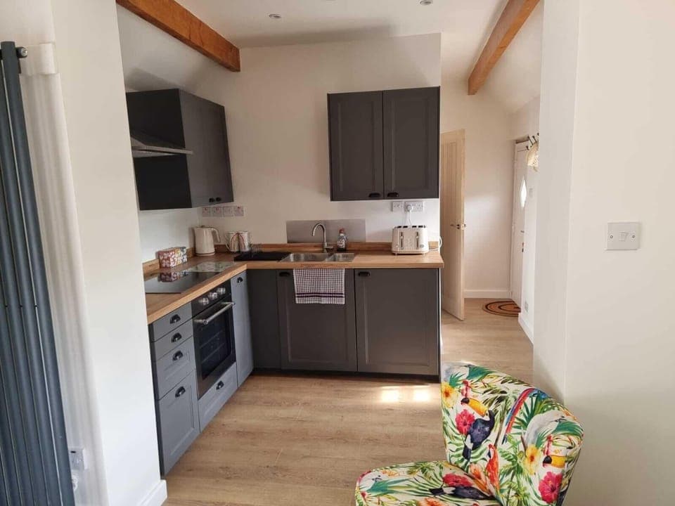 Kitchen with oven, hob, microwave, coffee machine, kettle and toaster 