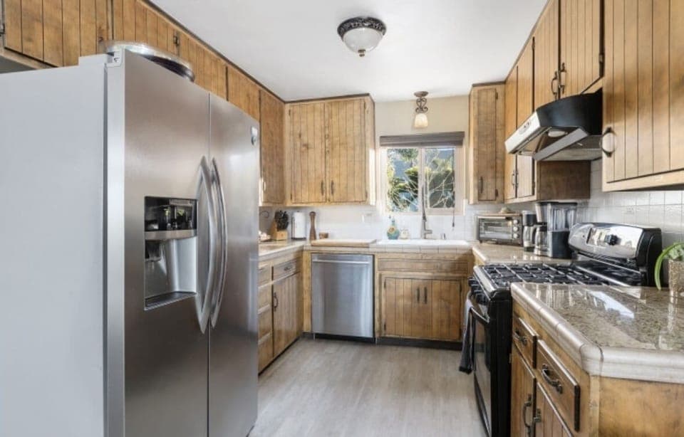 Fully equipped kitchen & amenities to create meals close to the gathering