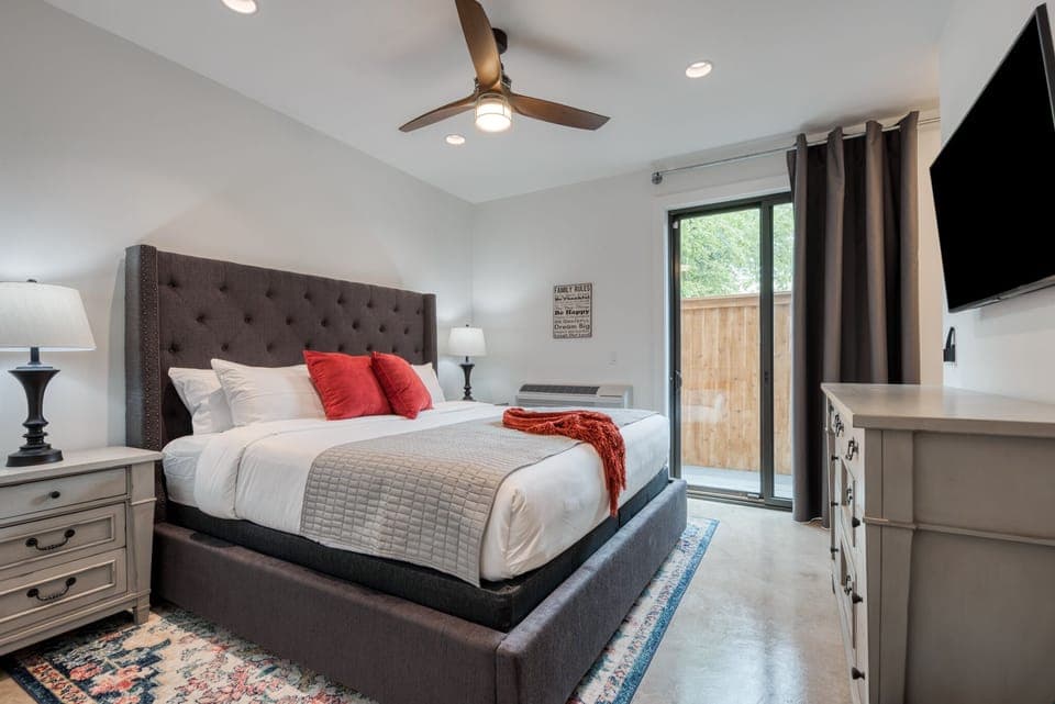 1st Floor Bedroom Pearl View with King bed and room darkening curtains