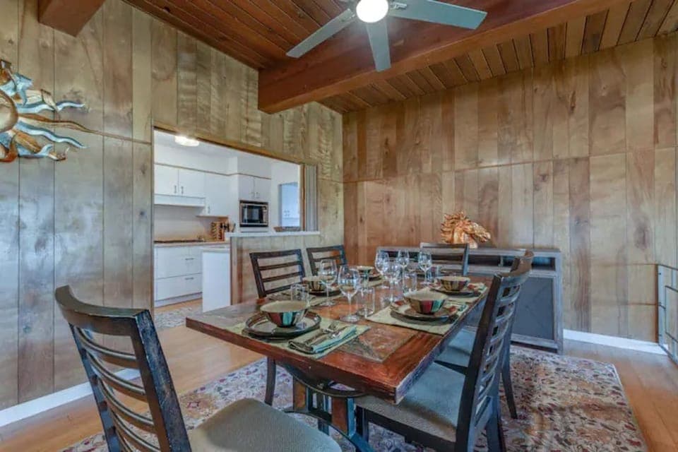 Formal Dining room on upper split level. Seats 6. 