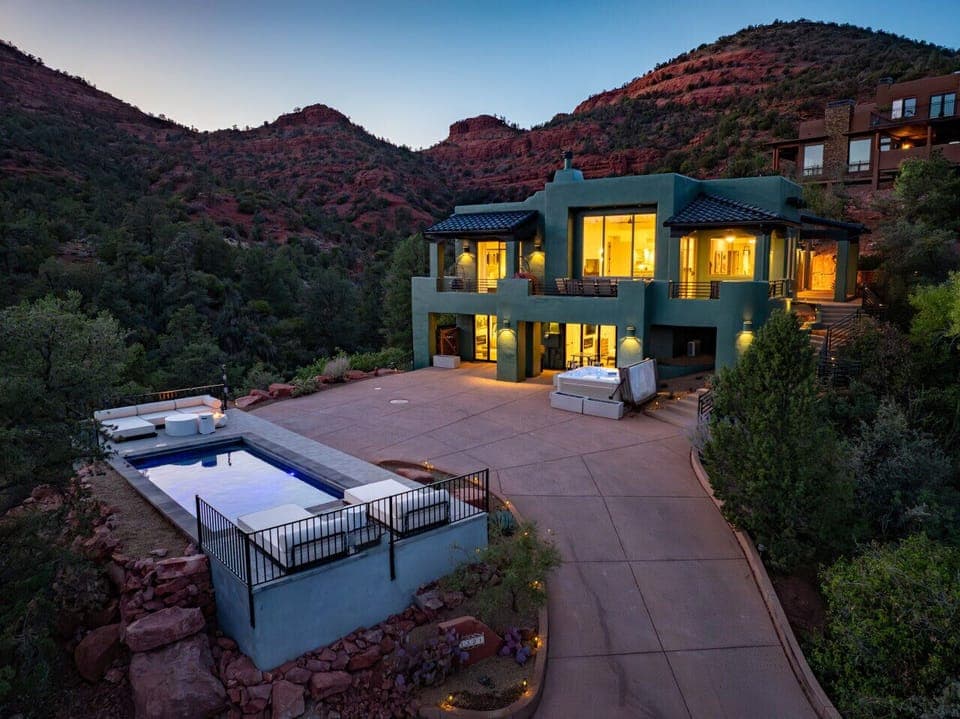 Twilight Magic: Your private saltwater pool, spa and luxury retreat framed by Sedona`s red rocks