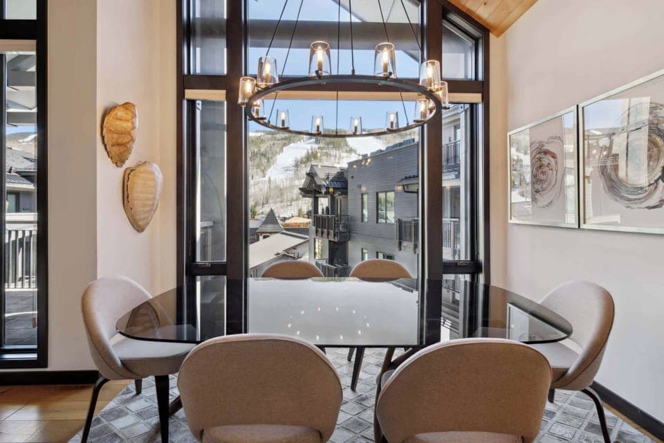 lion605w-3273_54461506362_o