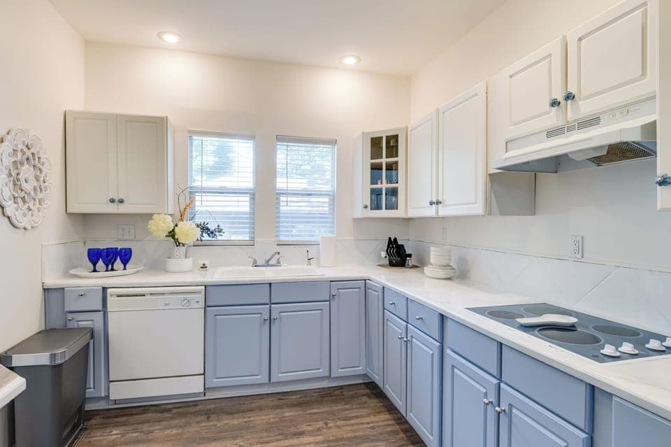 Kitchen | Coffee Maker | Blender | Cooking Basics Provided