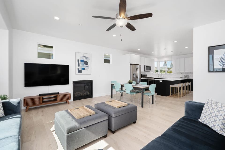 Livingroom (Upstairs)