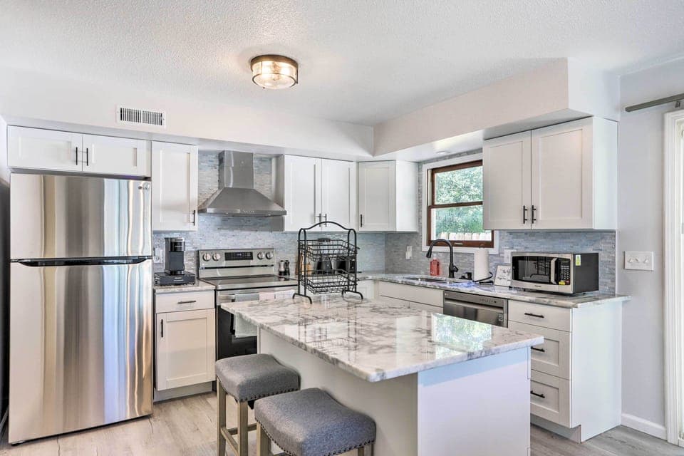 Kitchen | 1st Floor | Dishwasher | Blender | Toaster