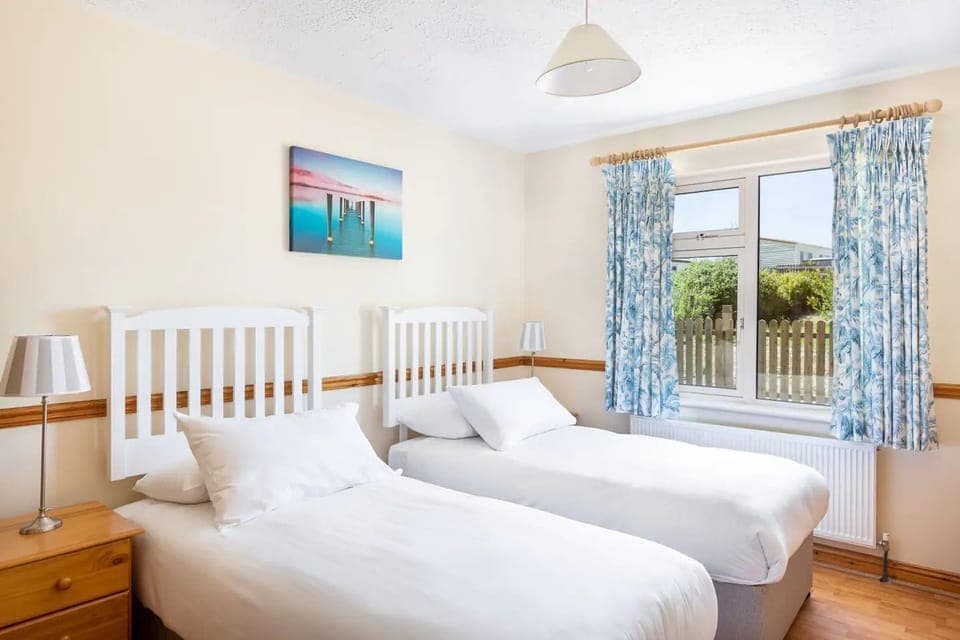 The Twin Bedroom of An Rua holiday home in Lahinch Co. Clare (2)