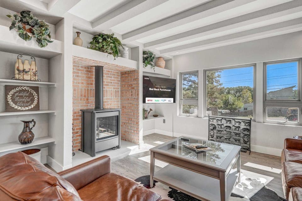 Arrive, Unwind, and Make Yourself at Home! After Your Journey, Settle in and Relax in the Living Room for Total Comfort.