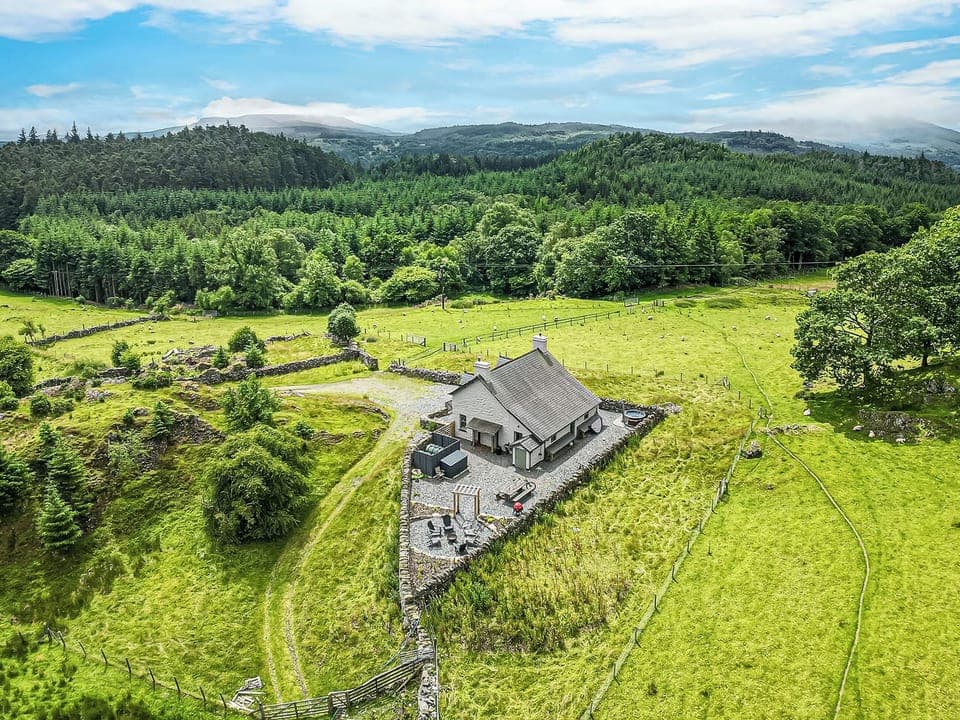 Setting | Coed Mawr, Betws-y-Coed