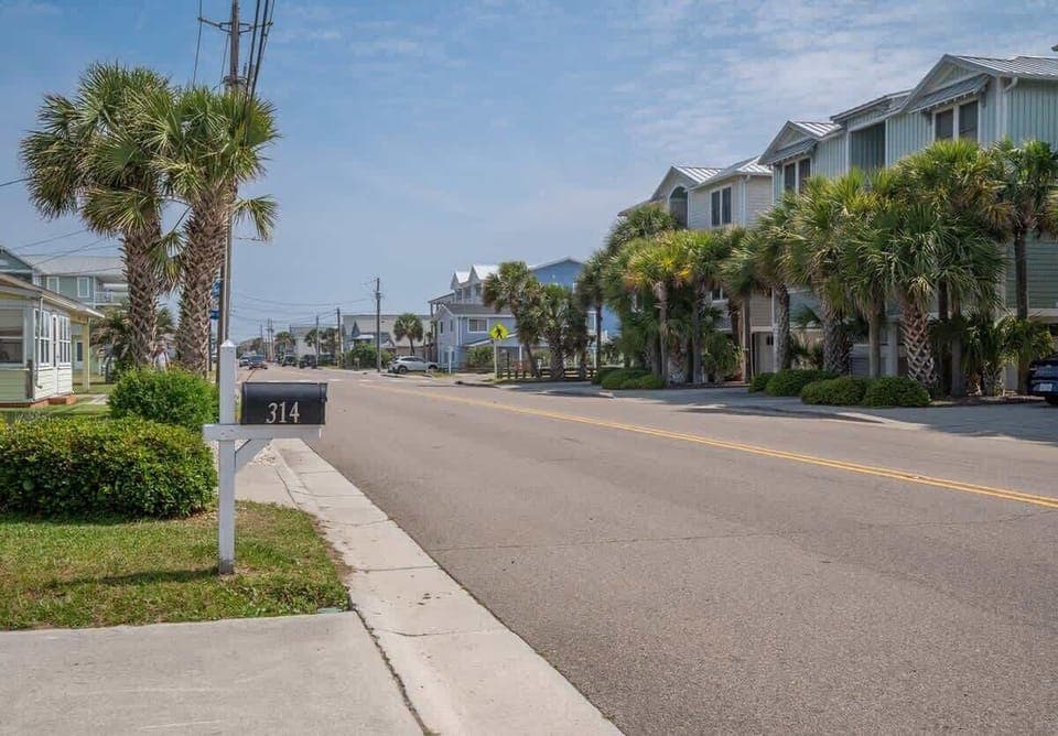 Beach access two doors down