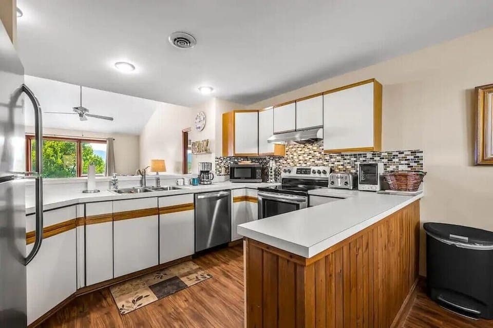 Reed's Retreat's fully equipped kitchen