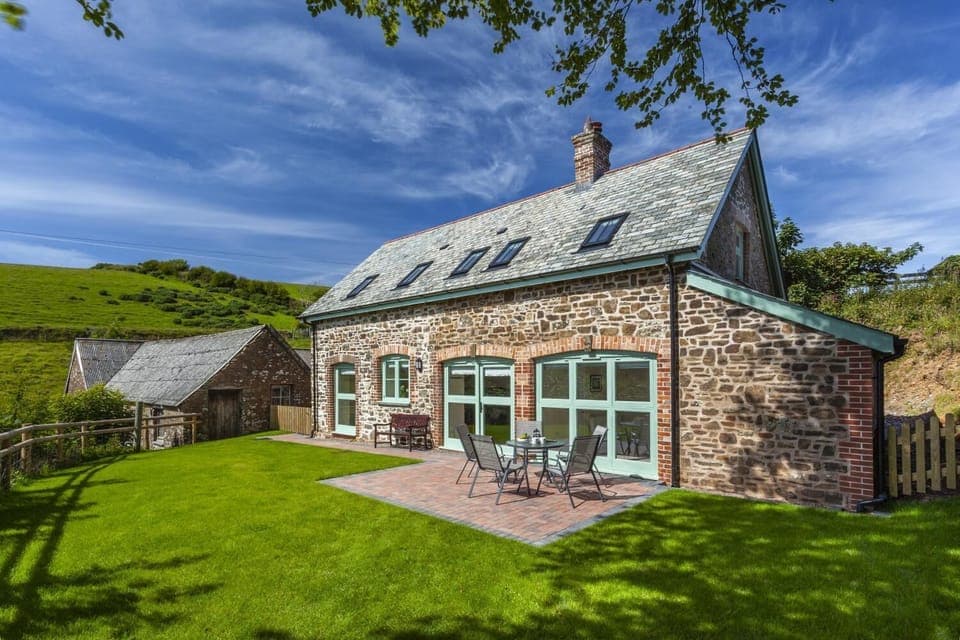 Front view of Dashel Cottage